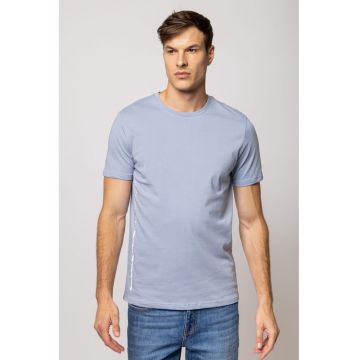 Tricou cu decolteu la baza gatului si model uni Means
