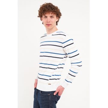 Pulover cu decolteu la baza gatului si model in dungi