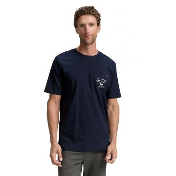 Tricou cu decolteu la baza gatului si buzunar pe piept
