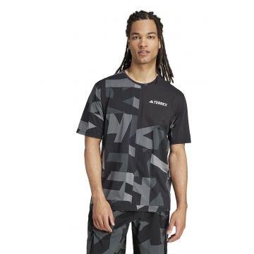 Tricou cu model si decolteu rotund - pentru drumetii