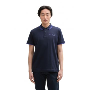Tricou polo cu logo discret