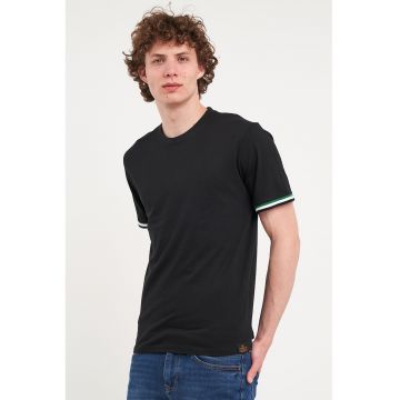 Tricou uni cu decolteu la baza gatului