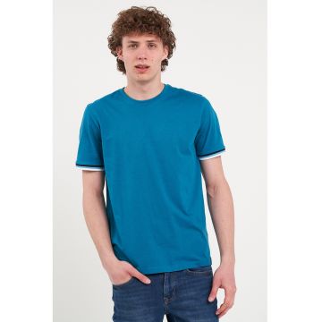 Tricou uni cu decolteu la baza gatului