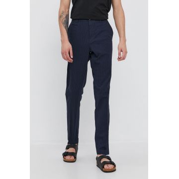 Sisley Pantaloni bărbați, culoarea albastru marin, mulat