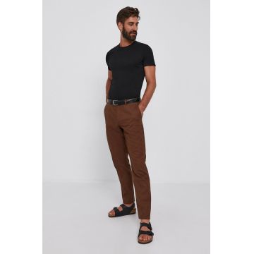 Sisley Pantaloni bărbați, culoarea maro, mulat