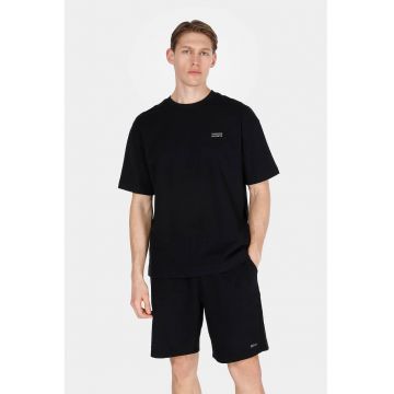 Tricou cu decolteu la baza gatului si imprimeu text
