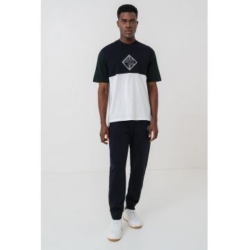 Tricou cu logo brodat