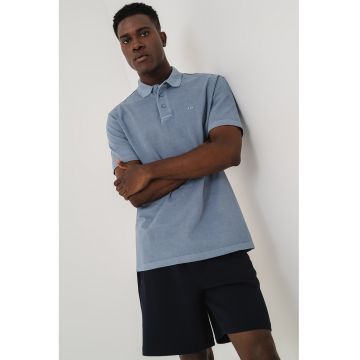 Tricou polo cu logo discret