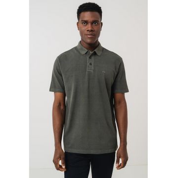 Tricou polo cu logo discret