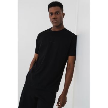 Tricou regular-fit cu model uni