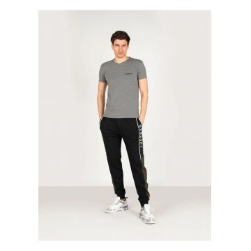 Tricou slim fit cu decolteu in V -