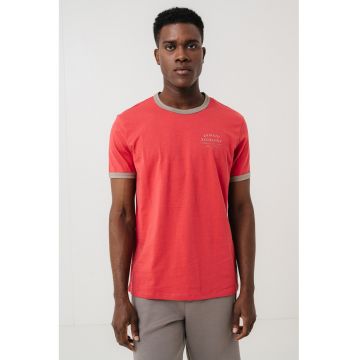 Tricou cu decolteu la baza gatului