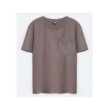 Tricou cu decolteu rotund si buzunare aplicate pe piept Retores