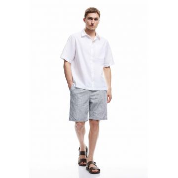 Pantaloni scurti din amestec de in cu dungi