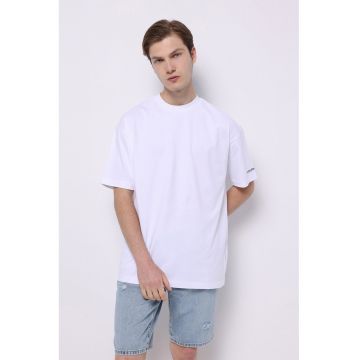 Tricou cu imprimeu text pe partea din spate