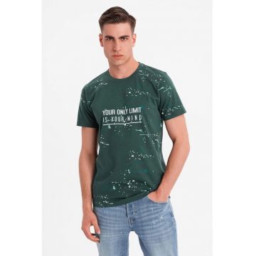 Tricou cu imprimeu si decolteu la baza gatului