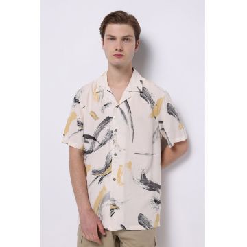 Camasa lejera cu model Camasa lejera cu model