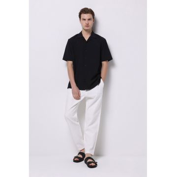 Pantaloni cu talie elastica si talie medie Pantaloni cu talie elastica si talie medie