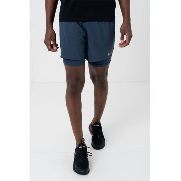 Pantaloni scurti cu buzunare laterale si tehnologie Dri-Fit - pentru alergare Stride
