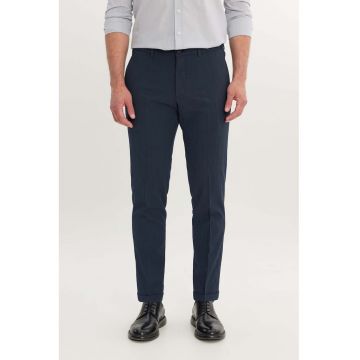 Pantaloni slim-fit cu talie medie