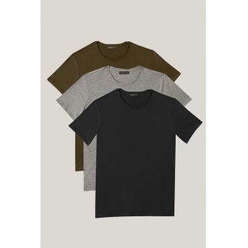 Set de tricouri cu decolteu la baza gatului - 3 piese