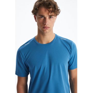 Tricou cu decolteu la baza gatului si detalii reflectorizante
