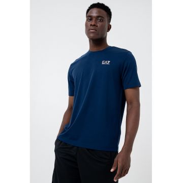 Tricou cu decolteu la baza gatului si detaliu logo