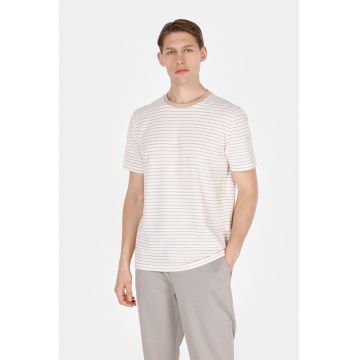 Tricou cu decolteu la baza gatului si model in dungi