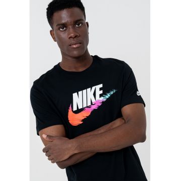 Tricou cu imprimeu logo si decolteu la baza gatului