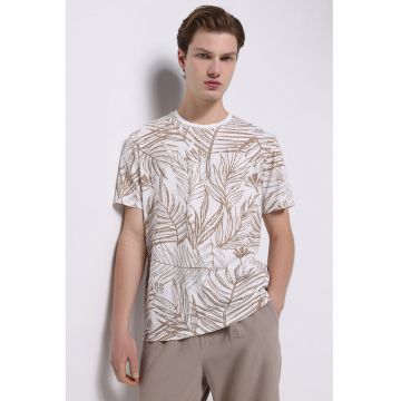 Tricou regular fit cu model cu frunze