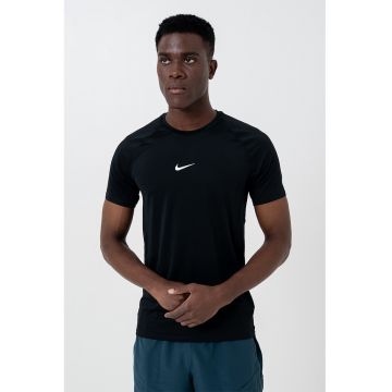 Tricou slim-fit cu tehnologie Dri-FIT - pentru fitness