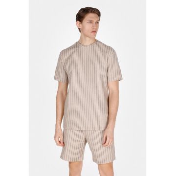 Tricou tricotat fin cu model in dungi