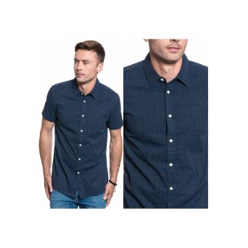 Camasa Barbati -  Camasa Collin Dobby - Croiala Normala - Inchidere: Nasturi - Compozitie Material: 100% Bumbac - Albastru