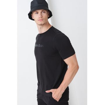Tricou cu decolteu la baza gatului pentru antrenament