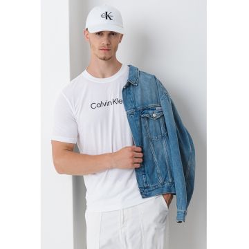 Tricou cu decolteu la baza gatului pentru antrenament