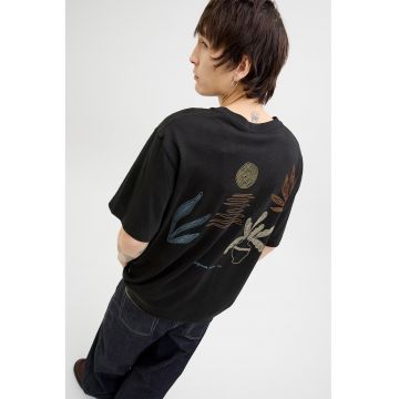 Tricou cu imprimeu grafic pe partea din spate