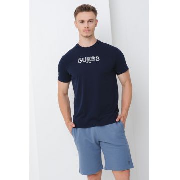 Tricou cu decolteu la baza gatului si logo