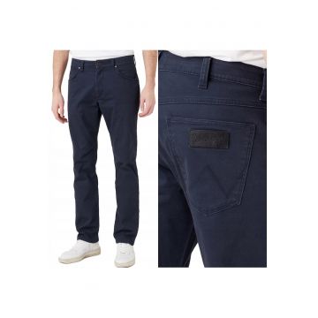 Pantaloni Barbati -  Greensboro - Straight Fit - Picioare Drepte - Talie Joasa - 5 Buzunare - Fermoar - Confortabili - Elastici - 98% Bumbac - 2% Elastan - Marimea 33/34 - Bleumarin