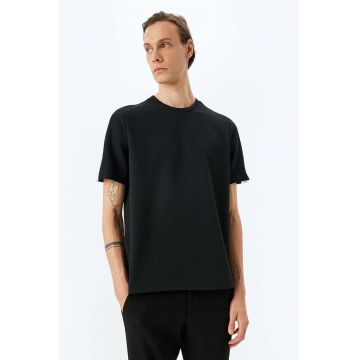 Tricou cu insertii contrastante