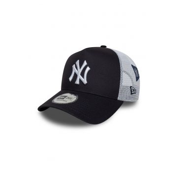 Sapca trucker cu detaliu brodat