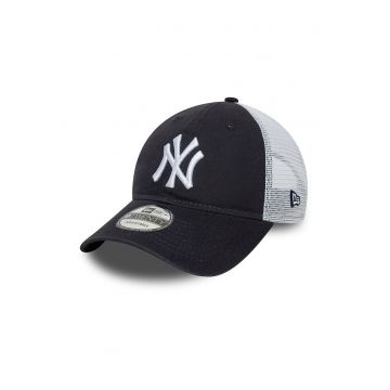Sapca trucker cu logo brodat