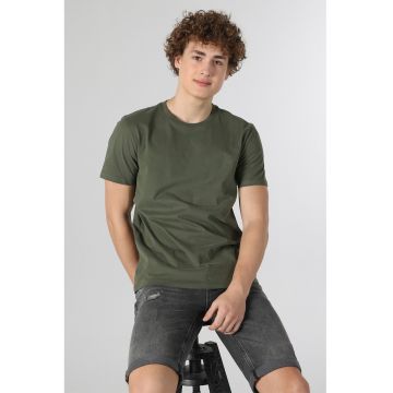 -Tricou regular fit cu decolteu la baza gatului