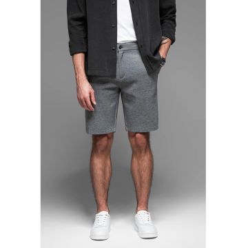 Pantaloni scurti cu talie medie