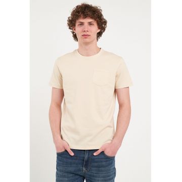 Tricou elastic cu buzunar pe piept