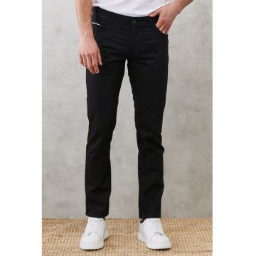 Pantaloni slim fit
