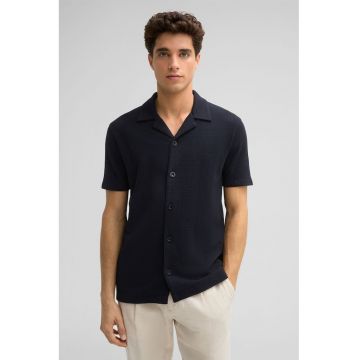 Tricou cu mânecă scurtă și închidere prin nasturi