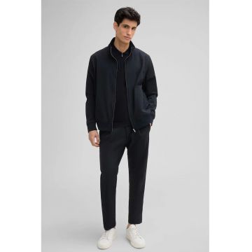 Pantaloni texturati cu elastic in talie
