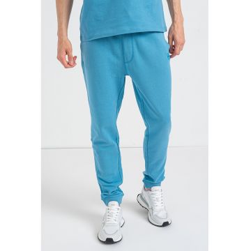 Pantaloni de trening cu buzunare laterale si snur de ajustare