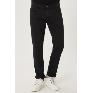 Pantaloni slim fit elastici
