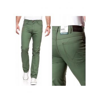 Pantaloni Barbati -  Model ARIZONA - Croiala Clasica Straight Fit Cu Picior Drept - Elastici Si Comozi - Buni Pentru Serviciu Si Tinute Zilnice - Cu Fermoar - 5 Buzunare - Marimea W32 L32 - Verde
